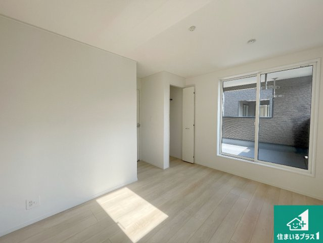 亀岡市千代川町小林　第3期　新築一戸建ての洋室|シンプルな洋室は、自分好みのインテリアが楽しめます♪ご家族とインテリアや家具を選びに行くのは新築購入時の醍醐味の一つです。ぜひお楽しみください♪