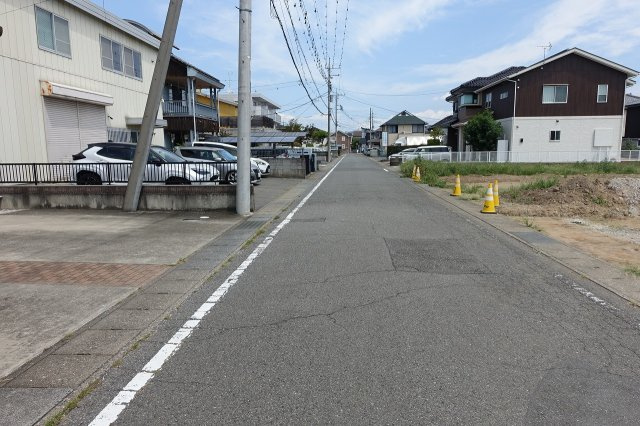 高崎市福島町　全４区画分譲地　Ｂ区画の前面道路含む現地写真|北側道路を西から東方向