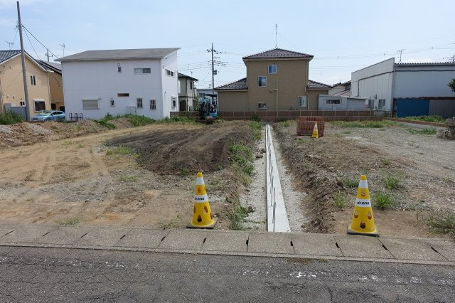 高崎市福島町　全４区画分譲地　Ｂ区画の外観|西側境界を北から南方向