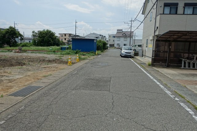 高崎市福島町　全４区画分譲地　Ｂ区画の前面道路含む現地写真|北側道路を東から西方向