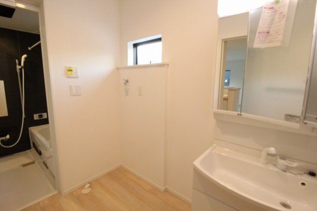 前里　新築戸建　第1　2号棟（全2棟）　の独立洗面台
