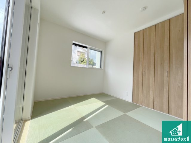 1(土)2(日)現地説明会　奈良市鳥見町　の和室|一室あると便利な和室は客間としてだけでなく、小さなお子様のプレイルームや食後のくつろぎスペースとしてもご利用いただけます。収納もついていますので大活躍間違いなし！