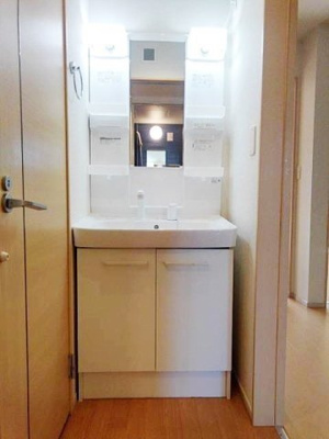 【洗面所】 | エクセレント・ティアラ | 明るい洗面所です