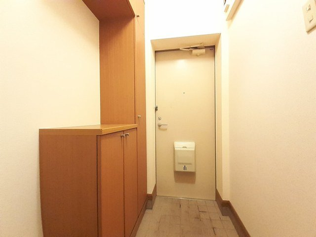 スカイヒルズＢの玄関