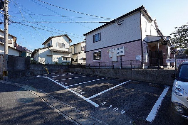 スカイヒルズＢの駐車場