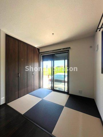 【和室】 | リビング横にはタタミコーナー3帖。キッズスペースにも大活躍！　　　
おもちゃなども収納できるクローゼット付き。