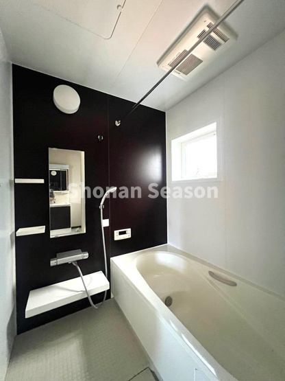 【浴室】 | 大人が足を延ばしてリラックスできるゆったりとしたバスタブ搭載♪　　