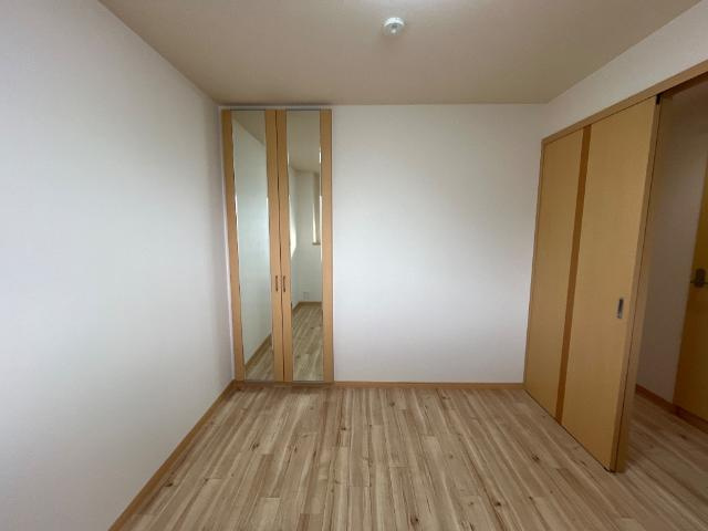 ローズガーデンⅡの寝室|寝室