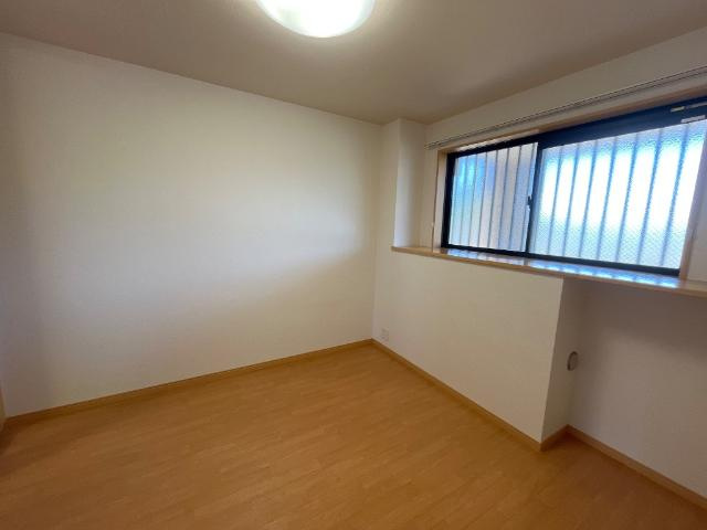 ローズガーデンⅡの寝室|寝室