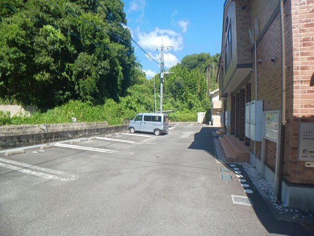 ベルデュールⅡの駐車場