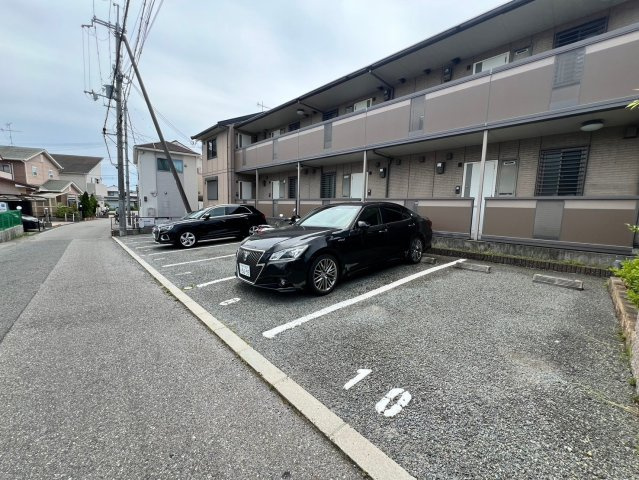 パルティーダイーストの駐車場