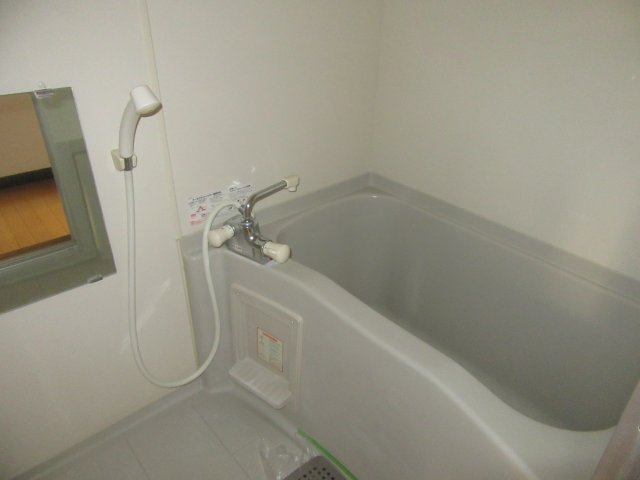 ホープハウスの浴室|落ち着いた空間のお風呂です