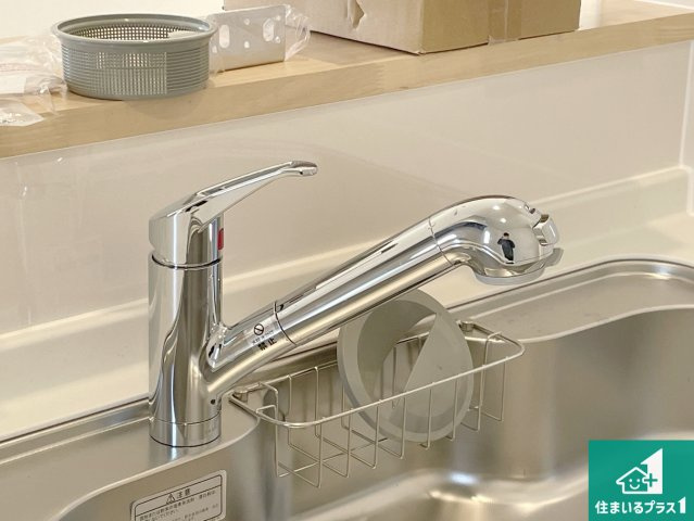 亀岡市千代川町小林　第3期　新築一戸建ての設備|浄水器を内蔵！炊飯時、お茶を作る時に安心してお水を使えます！お湯と冷水、浄水と原水、シャワーの切替えもワンタッチです！