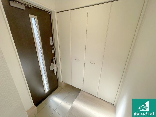 亀岡市千代川町小林　第3期　新築一戸建ての玄関|シューズボックスにはたくさんの靴が収納できるので玄関周りはいつもスッキリ！ご家族が増えても安心！