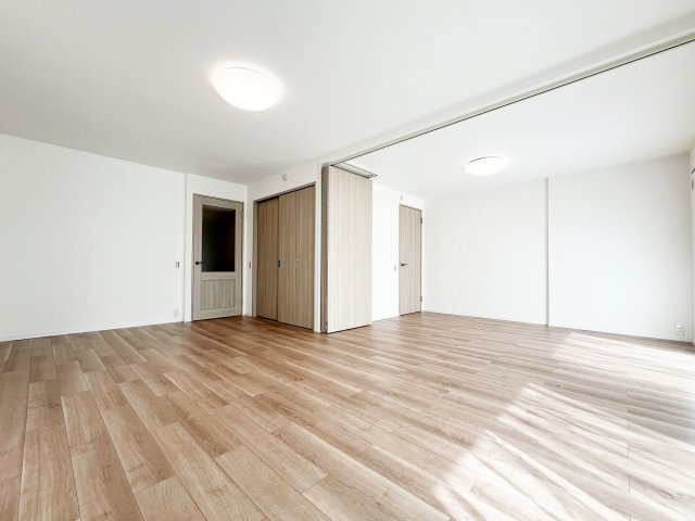 コーポ鵠沼B棟の居間・リビング