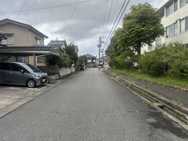 東区東中野山3丁目　土地の前面道路含む現地写真|前面道路は新潟市道です