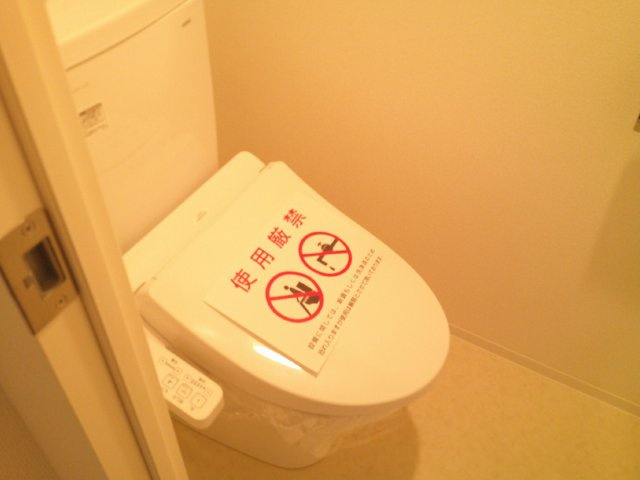 大阪市中央区博労町１丁目の賃貸マンションのトイレ