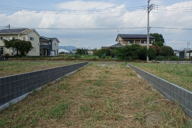 高崎市箕郷町下芝　全４区画分譲地　①の外観|西側道路を南から北方向