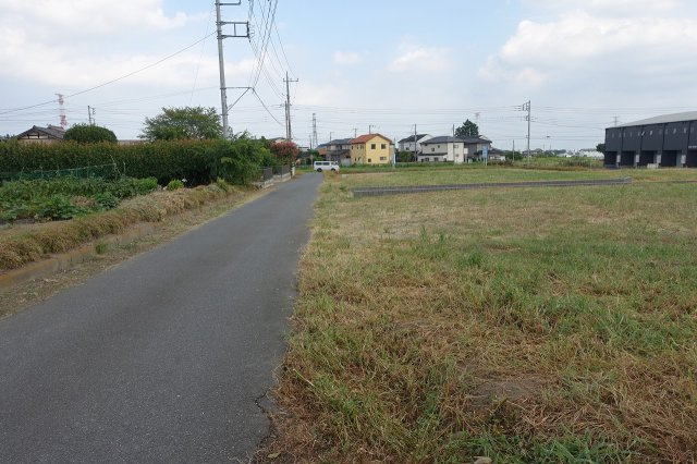 高崎市箕郷町下芝　全４区画分譲地　①の前面道路含む現地写真|北側道路を西から東方向