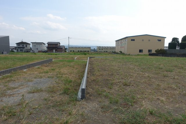 高崎市箕郷町下芝　全４区画分譲地　①の外観|東側境界を北から南方向