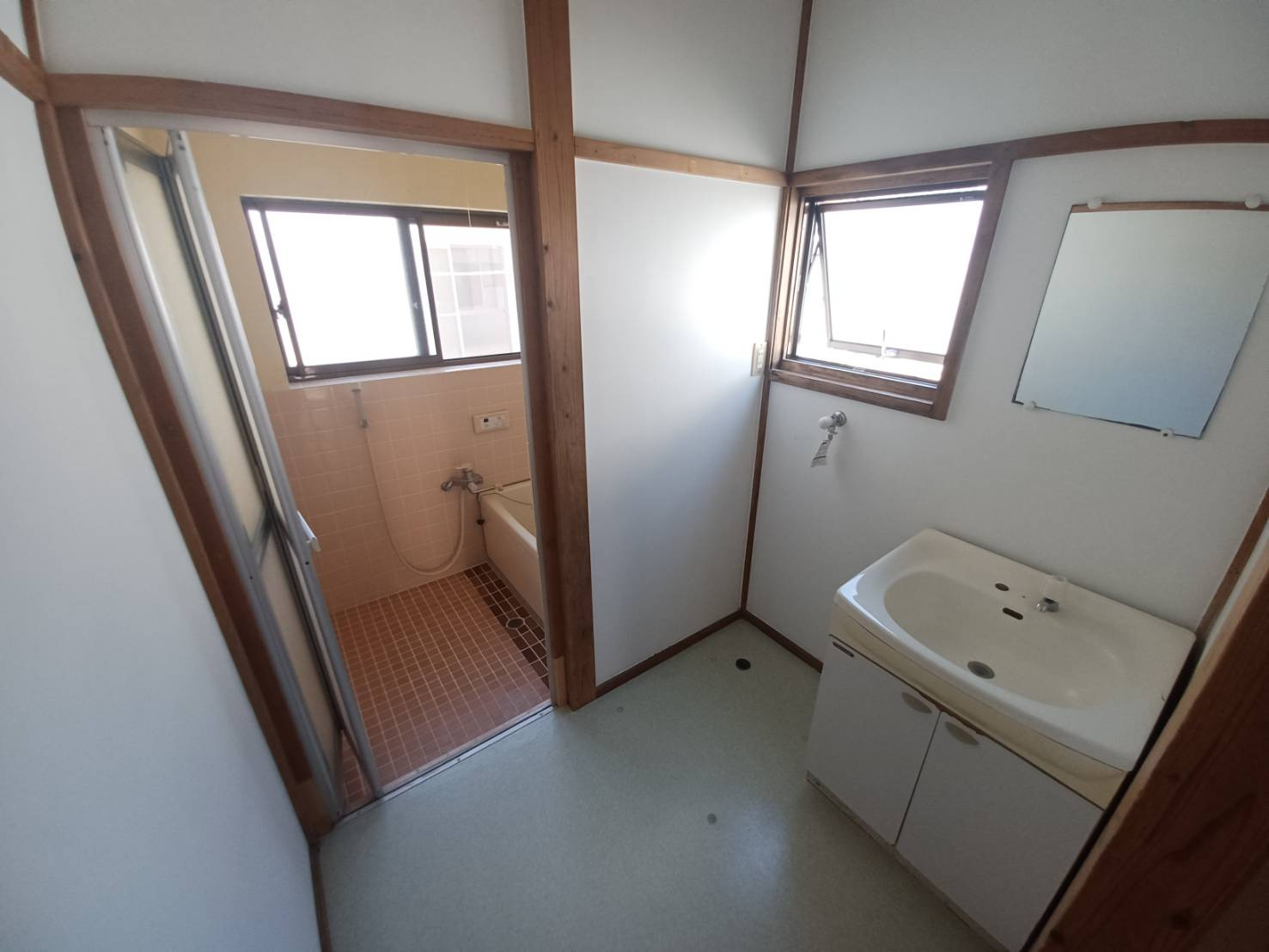 佐糠東2丁目戸建の洗面所