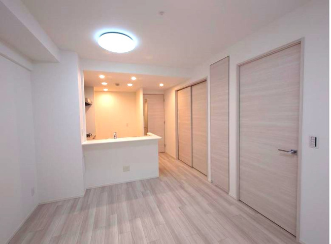 【居間・リビング】 | ブランニード河内小阪　★南向き・上層階 | 南向きで陽当り良好♪