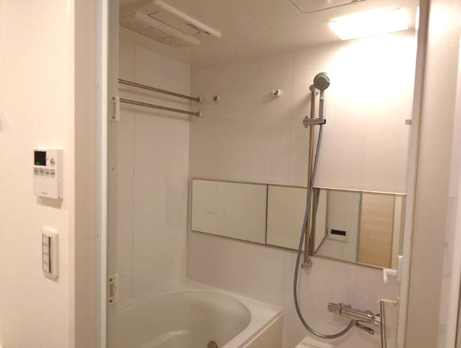 【浴室】 | ブランニード河内小阪　★南向き・上層階 | 浴室乾燥機・追い炊き機能つき♪