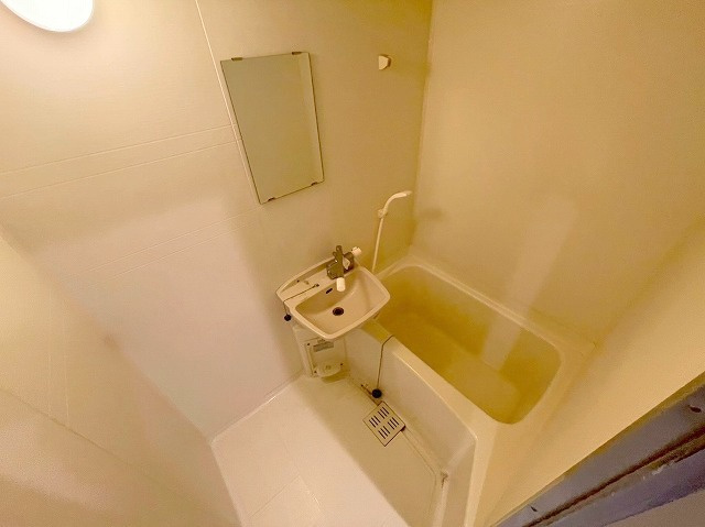 ジュネスドゥ新大阪の浴室