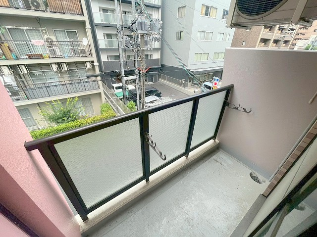 ジュネスドゥ新大阪のバルコニー