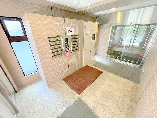 ジュネスドゥ新大阪のロビー