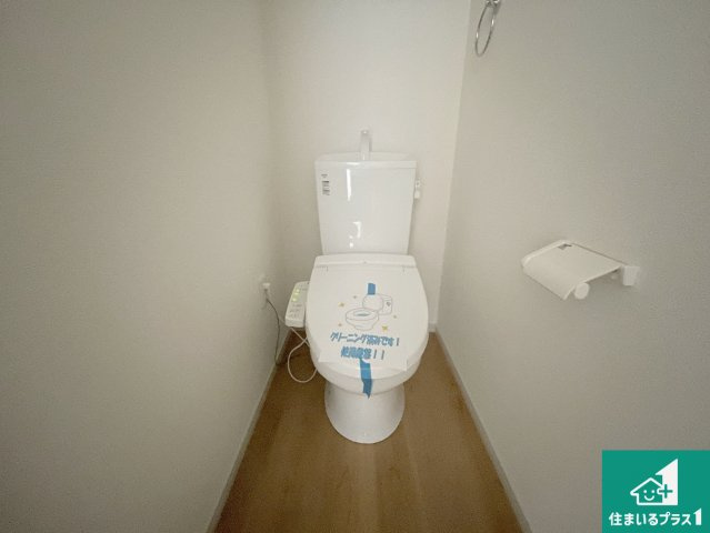 京都市山科区西野山中畑町　第1期　新築一戸建てのトイレ|1・2階の2ヶ所にあるので、朝の忙しい時間の順番待ちもなく、深夜の利用にも大変便利です。