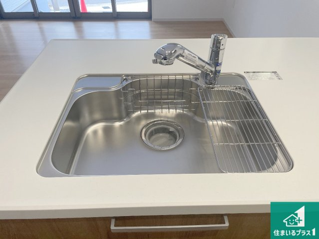 京都市山科区西野山中畑町　第1期　新築一戸建ての設備|洗い物も楽にできる、広々シンク！