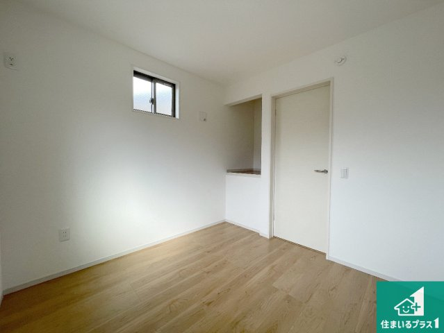 京都市山科区西野山中畑町　第1期　新築一戸建ての洋室|シンプルな洋室は、自分好みのインテリアが楽しめます♪ご家族とインテリアや家具を選びに行くのは新築購入時の醍醐味の一つです。ぜひお楽しみください♪