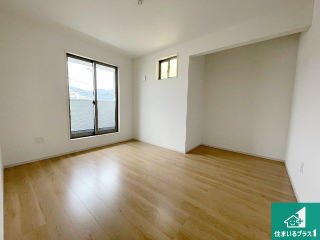 京都市山科区西野山中畑町　第1期　新築一戸建ての洋室|シンプルな洋室は、自分好みのインテリアが楽しめます♪ご家族とインテリアや家具を選びに行くのは新築購入時の醍醐味の一つです。ぜひお楽しみください♪