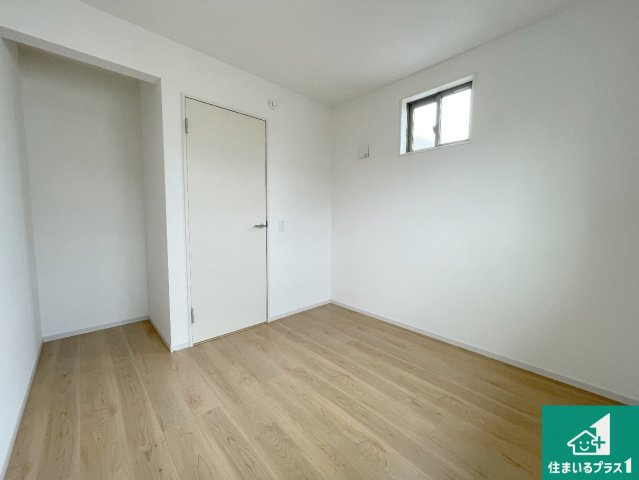 京都市山科区西野山中畑町　第1期　新築一戸建ての洋室|シンプルな洋室は、自分好みのインテリアが楽しめます♪ご家族とインテリアや家具を選びに行くのは新築購入時の醍醐味の一つです。ぜひお楽しみください♪