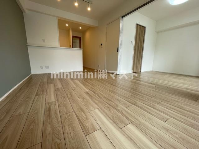 インプルーブ天満橋の居間・リビング