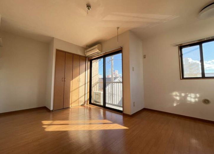 パレスユートピアの居間・リビング