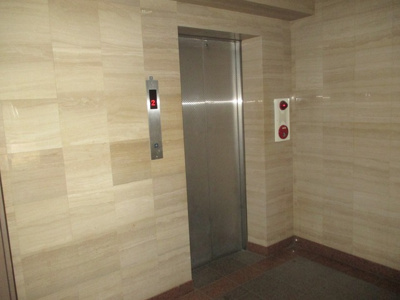 【エントランス】 | 新大阪ＫＩＤビル | エレベーター完備です