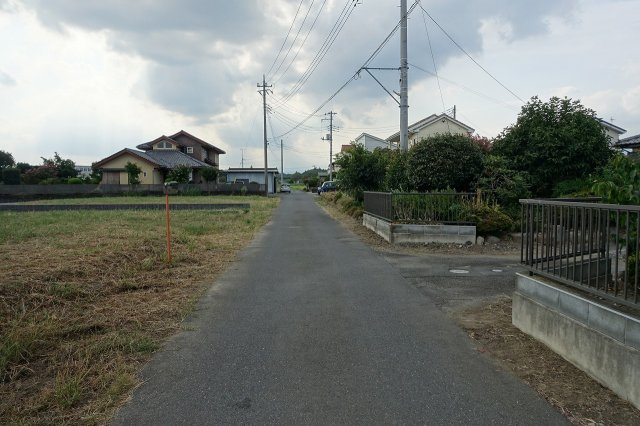 高崎市箕郷町下芝　全４区画分譲地　②の前面道路含む現地写真|北側道路を東から西方向