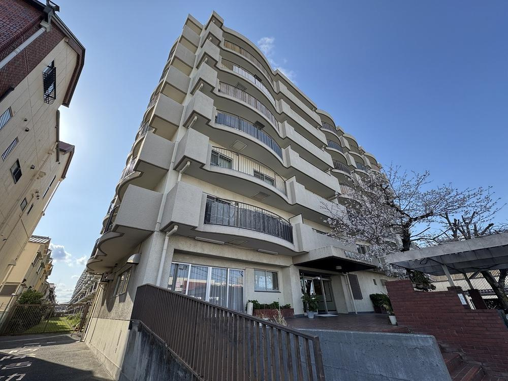 香里園セントポリアの外観|新しい生活にいかがでしょうか？外観はお住まいの顔になります。こだわりたいポイントですね。水回りリフォームやリノベーションも承ってます。
■現地見学・資金計画相談・住宅ローン相談もお問合せ受付中■