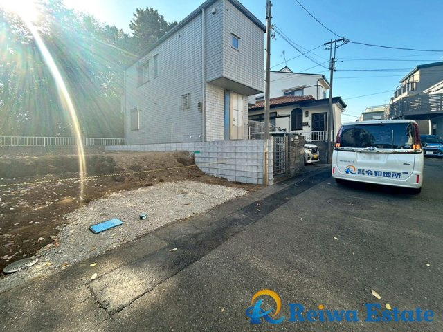 新築戸建　茅ヶ崎市菱沼1丁目の前面道路含む現地写真