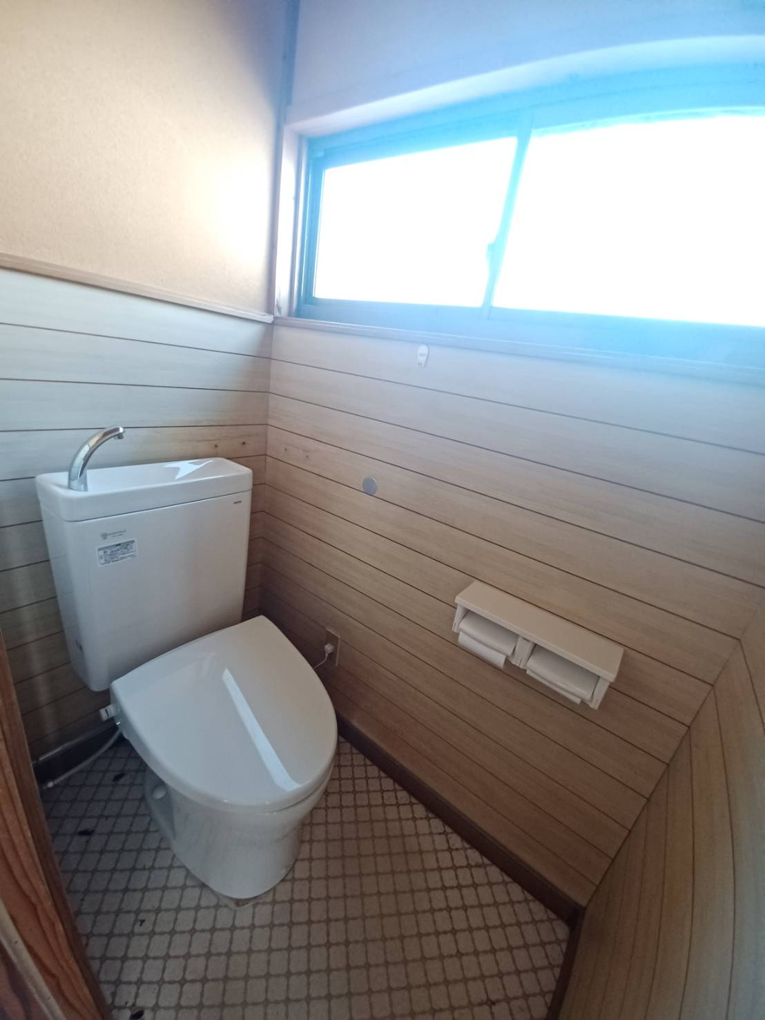 佐糠東2丁目戸建のトイレ