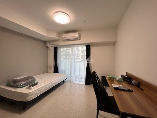 リブマックス仕様の家具家電が入ります。ベッド・机・椅子・掃除機・カーテン等 