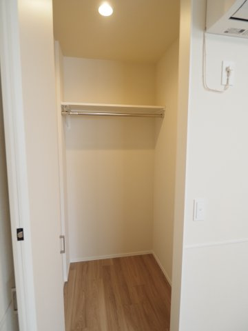 【収納】 | オカバ世田谷深沢ヘーベルメゾン | 衣類だけでなくいろんな物をしまえるウォークインクローゼット