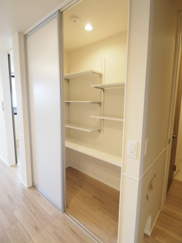 【内装】 | オカバ世田谷深沢ヘーベルメゾン | Nook　ネコちゃんのお部屋にしたり、ワークスペースにしたり♪