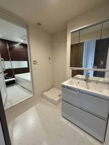 【洗面所】 | オカバ世田谷深沢ヘーベルメゾン | 洗面所ひろびろ！動線もよく家事も捗ります♪