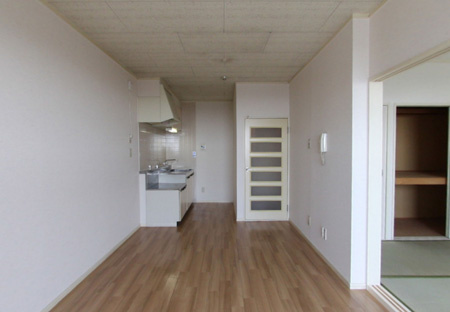 P&Kマンションの居間・リビング|こちらのリビングで趣味の時間をお楽しみください