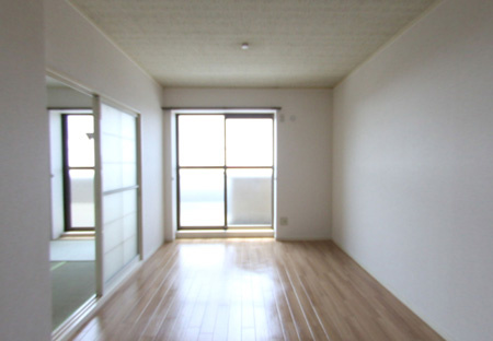 P&Kマンションの内装|こちらのリビングで趣味の時間をお楽しみください