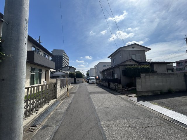 新築　前橋市南町　Livele Garden.S　1号棟の前面道路含む現地写真|現地写真　西側接道幅員約6ｍ