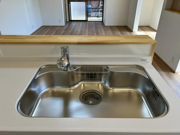 西条市北条664-4　中古住宅のキッチン